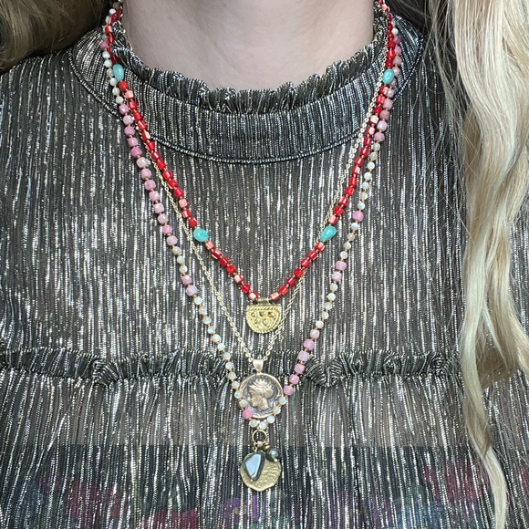 Handmade hand knotted vibrant red shaded mother of pearl layering necklace - Picture 2 of 11